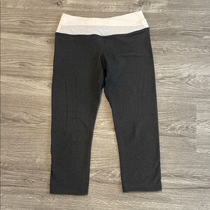Lululemon Astro Wunder Under Crop Leggings. Size 4, EUC
